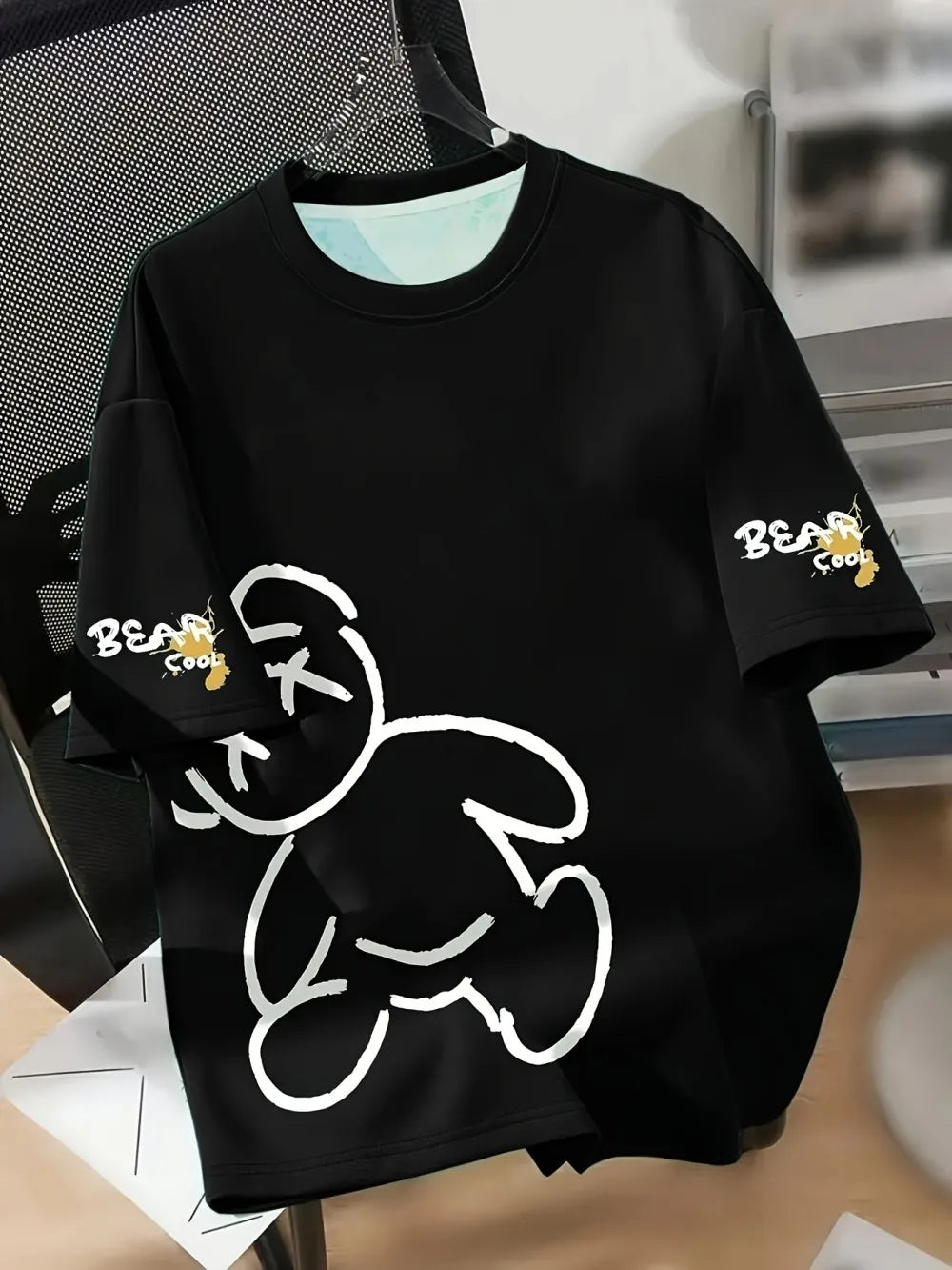 The 2025 summer new men's T-shirt features a casual fashionable sporty breathable and soft 3D bear pattern print