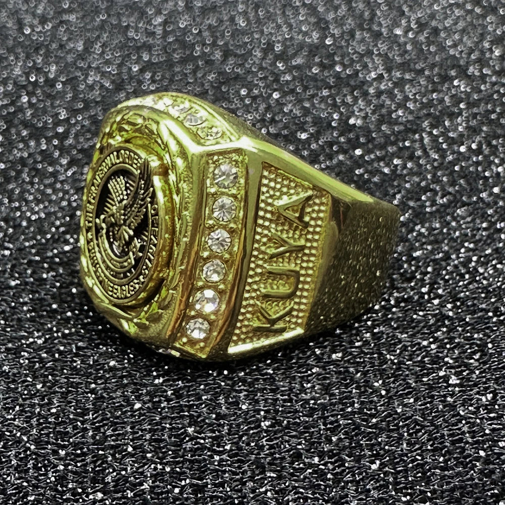 High end custom men's 18K gold ring, domineering eagle totem, luxurious diamond inlay, suitable for hip-hop rap and street gangs