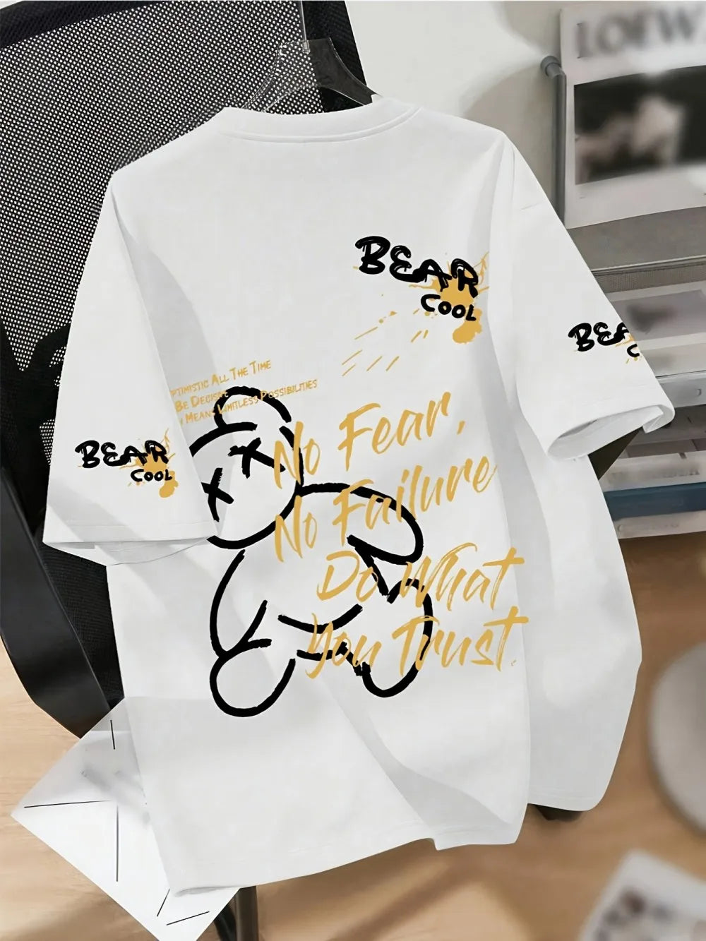 The 2025 summer new men's T-shirt features a casual fashionable sporty breathable and soft 3D bear pattern print